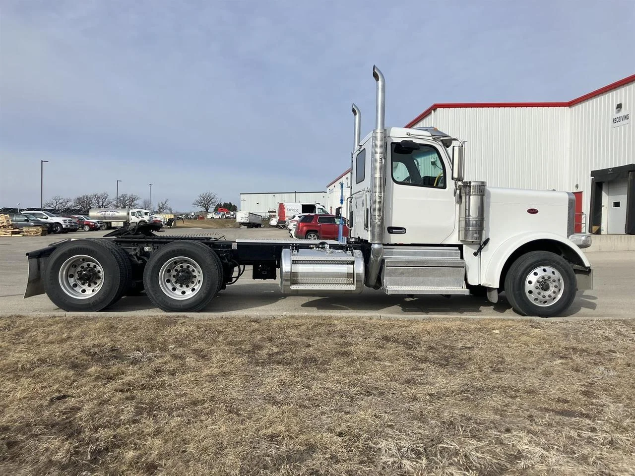 2027 Peterbilt 589 in Rochester, MN — photo 4