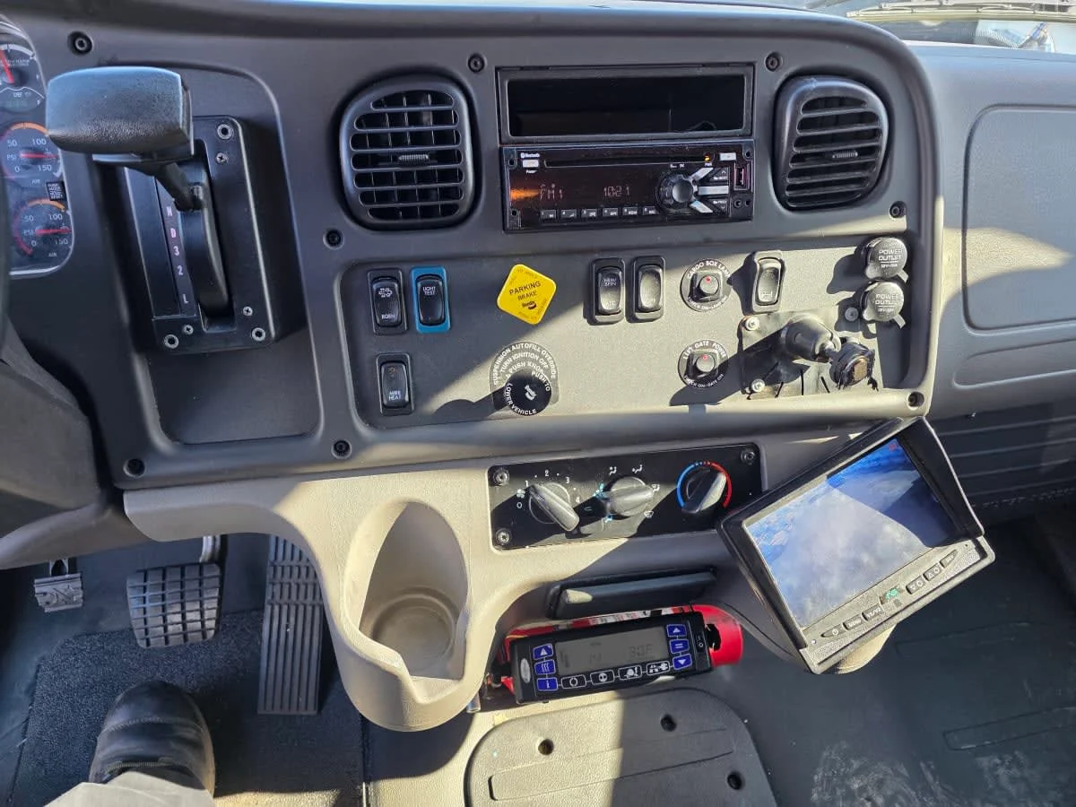 2018 Freightliner M2 106 - image 15