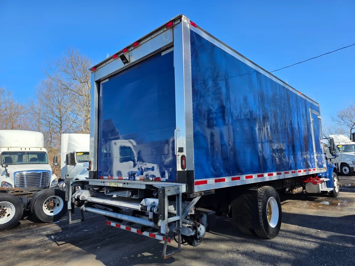 2018 Freightliner M2 106 - image 4