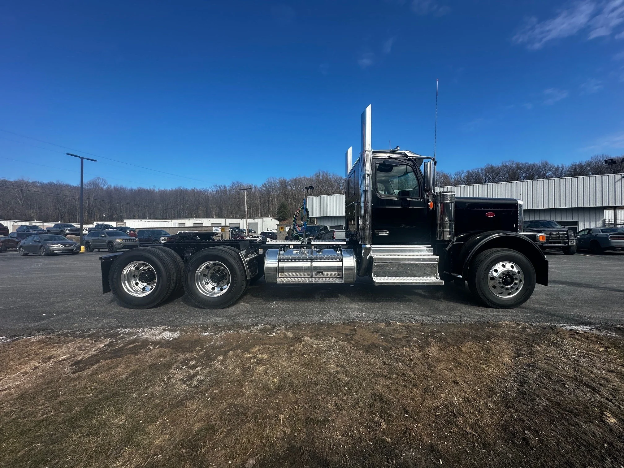 2027 Peterbilt 589 - image 9