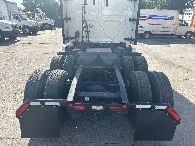 2023 Freightliner Cascadia - image 6