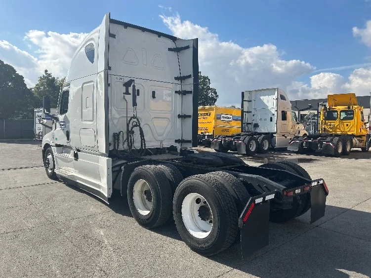 2023 Freightliner Cascadia - image 5