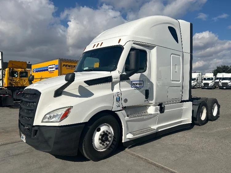 2023 Freightliner Cascadia - image 3