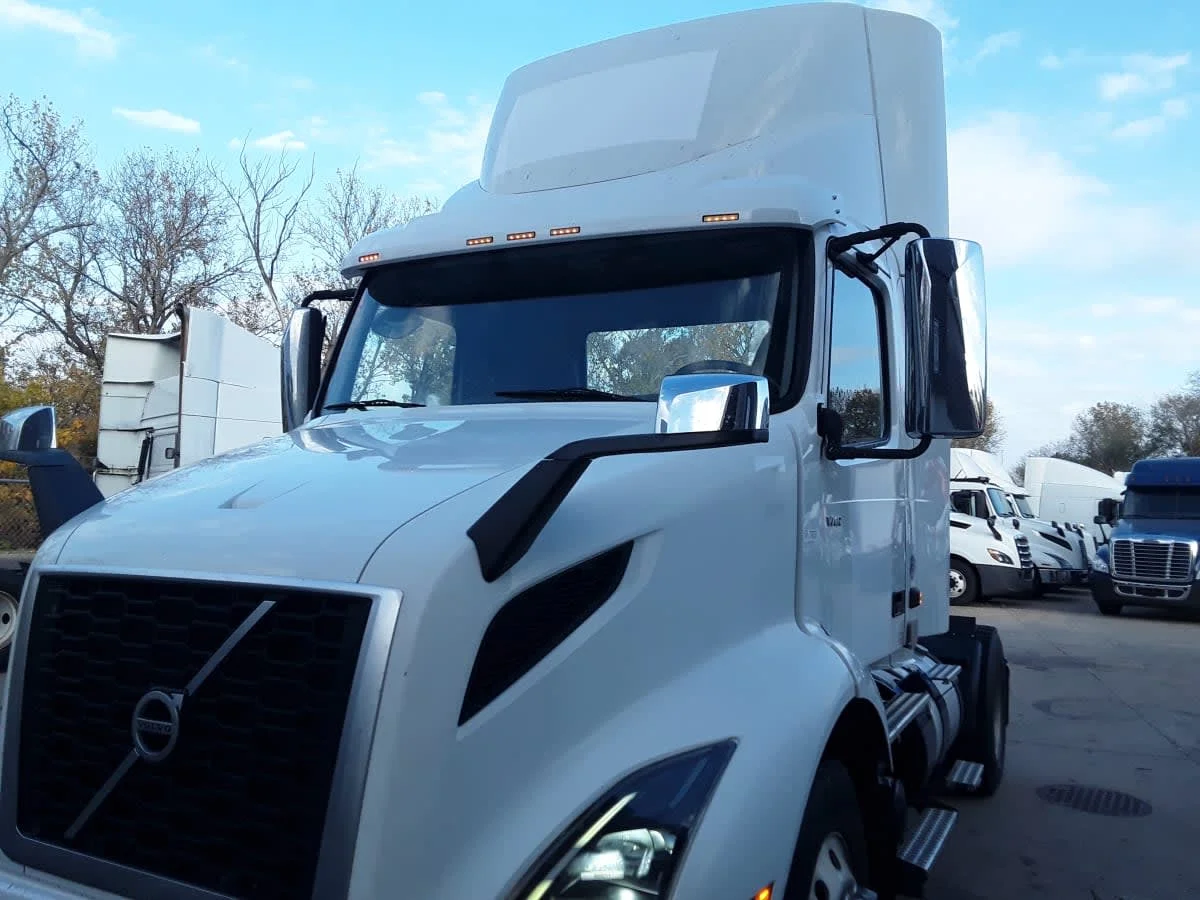 2019 Volvo VNR 660 in Kansas City, MO