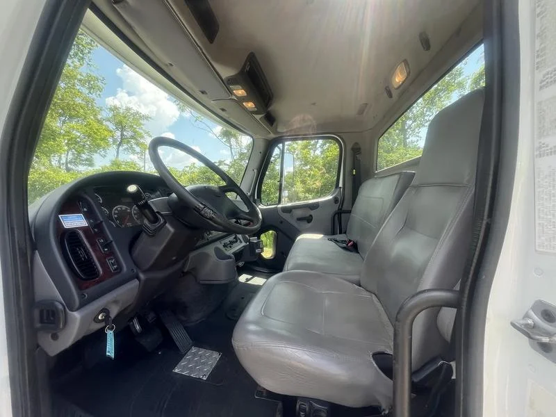 2012 Freightliner M2 106 in Cincinnati, OH — photo 8