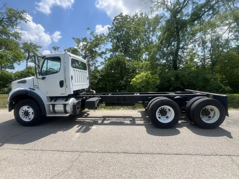 2012 Freightliner M2 106 in Cincinnati, OH — photo 7