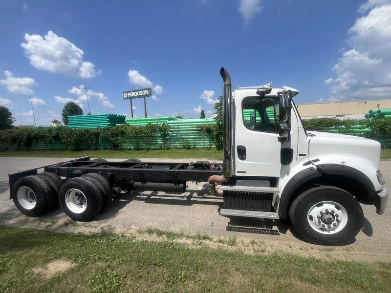 2012 Freightliner M2 106 in Cincinnati, OH — photo 4
