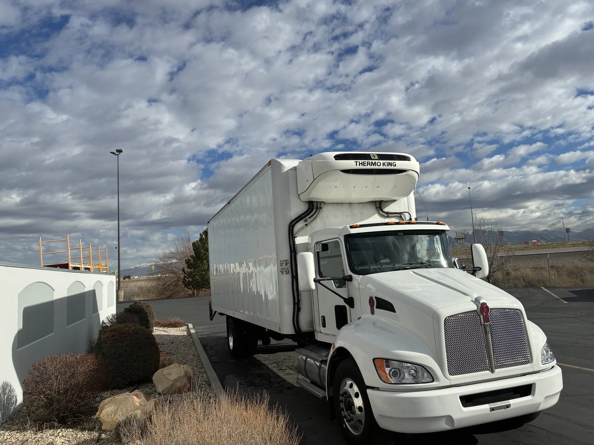 2022 Kenworth T370 - image 4