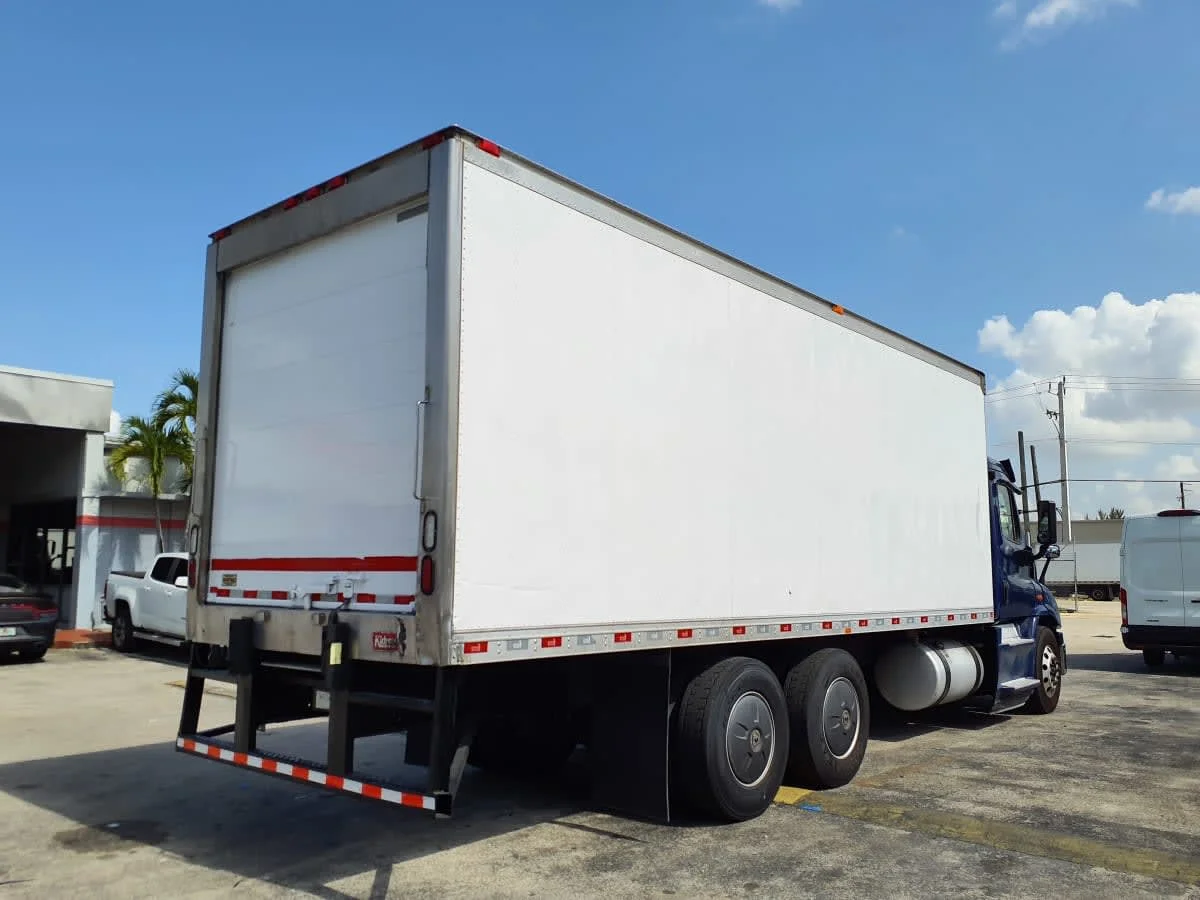 2019 Freightliner Cascadia in Miami, FL — photo 4