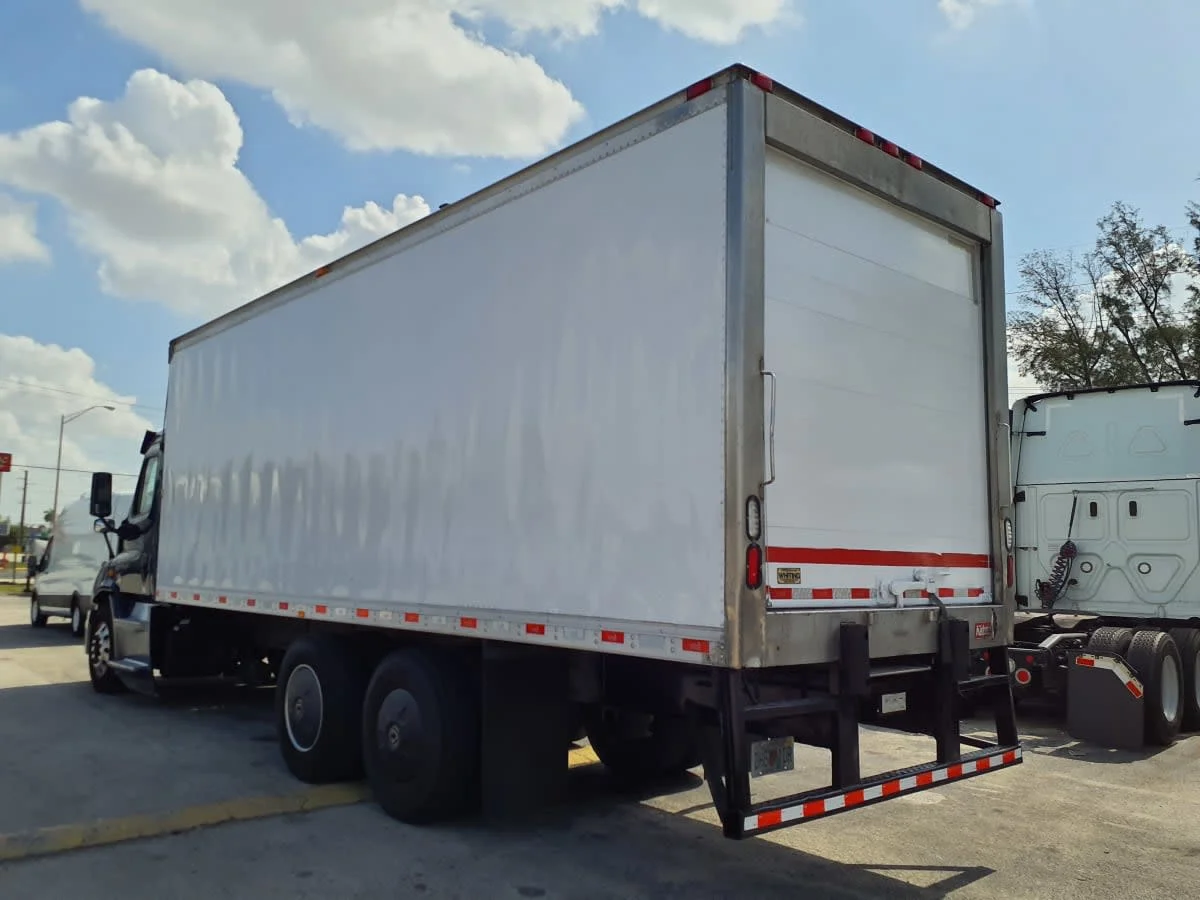 2019 Freightliner Cascadia in Miami, FL — photo 6