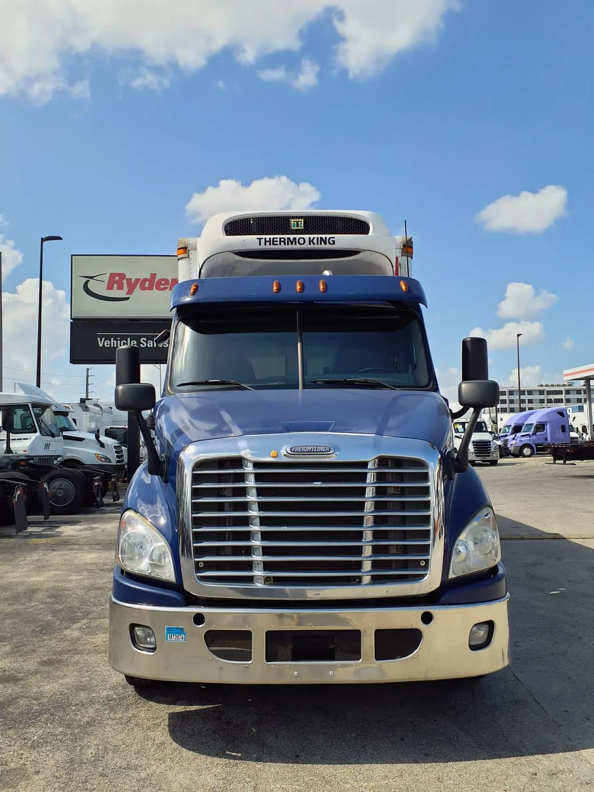 2019 Freightliner Cascadia in Miami, FL — photo 2