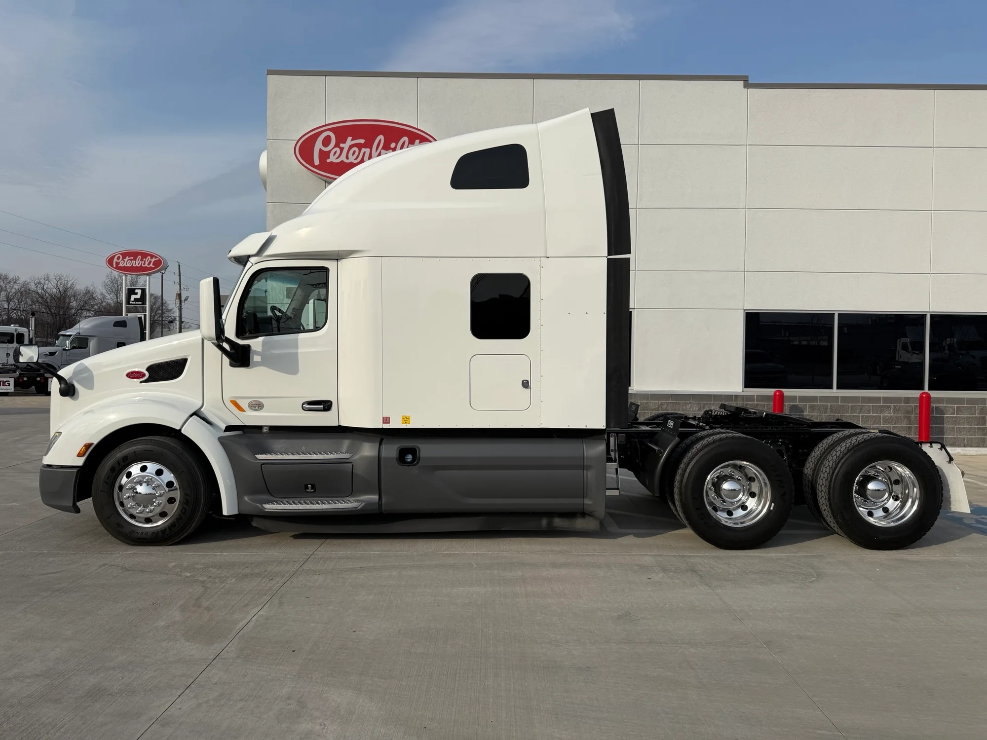 2021 Peterbilt 579 - image 2