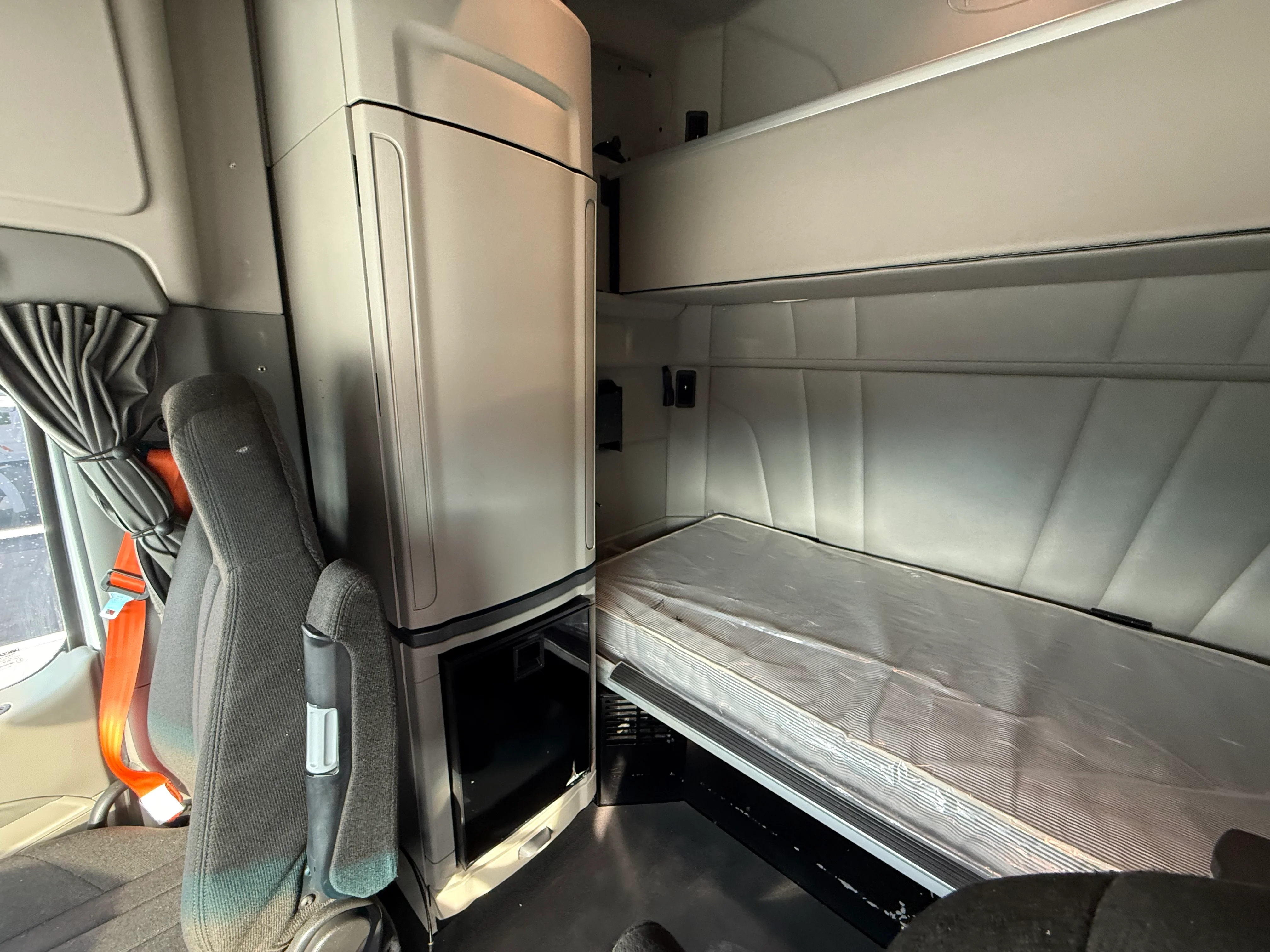 2021 Peterbilt 579 - image 13