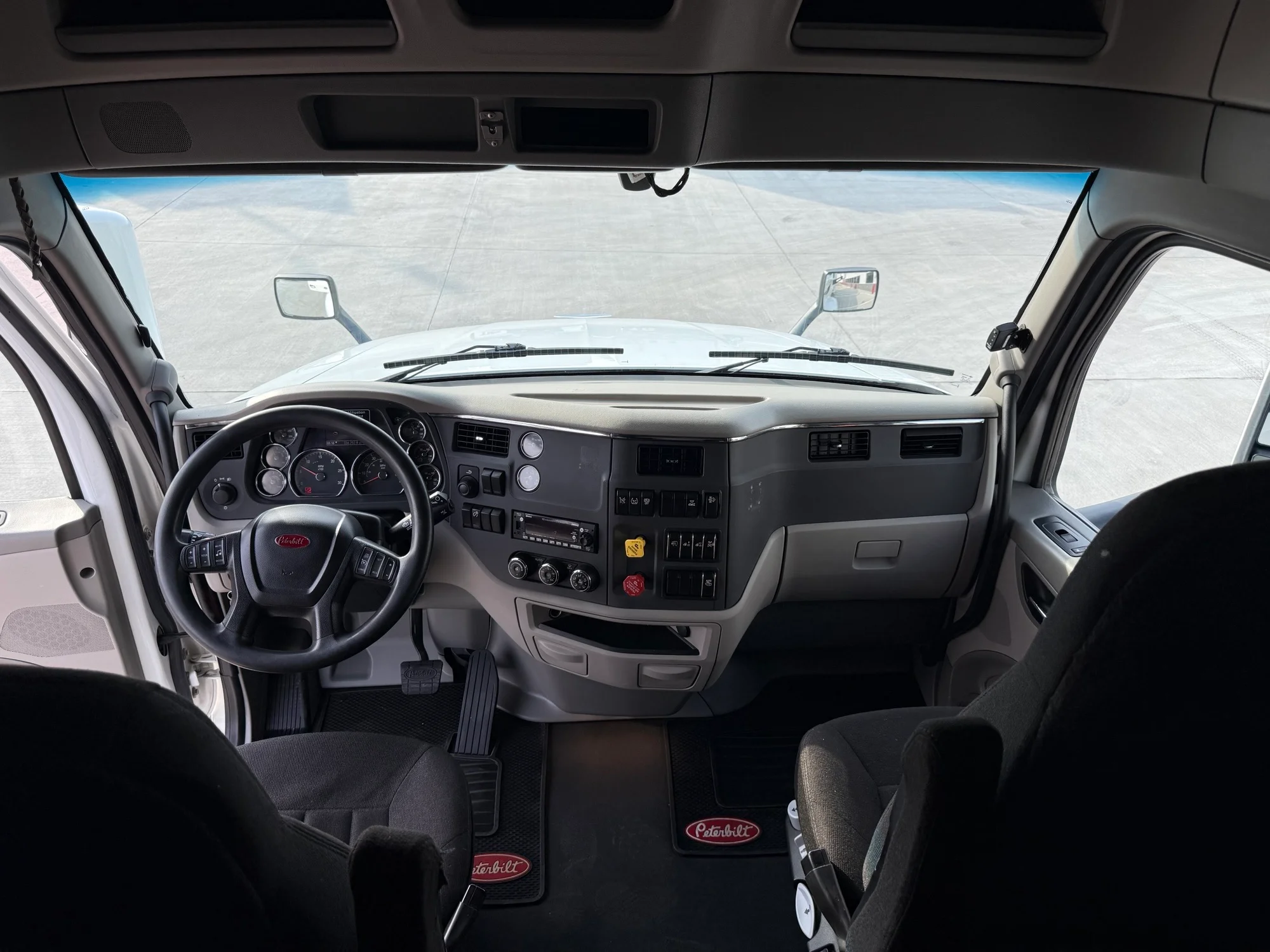 2021 Peterbilt 579 - image 16