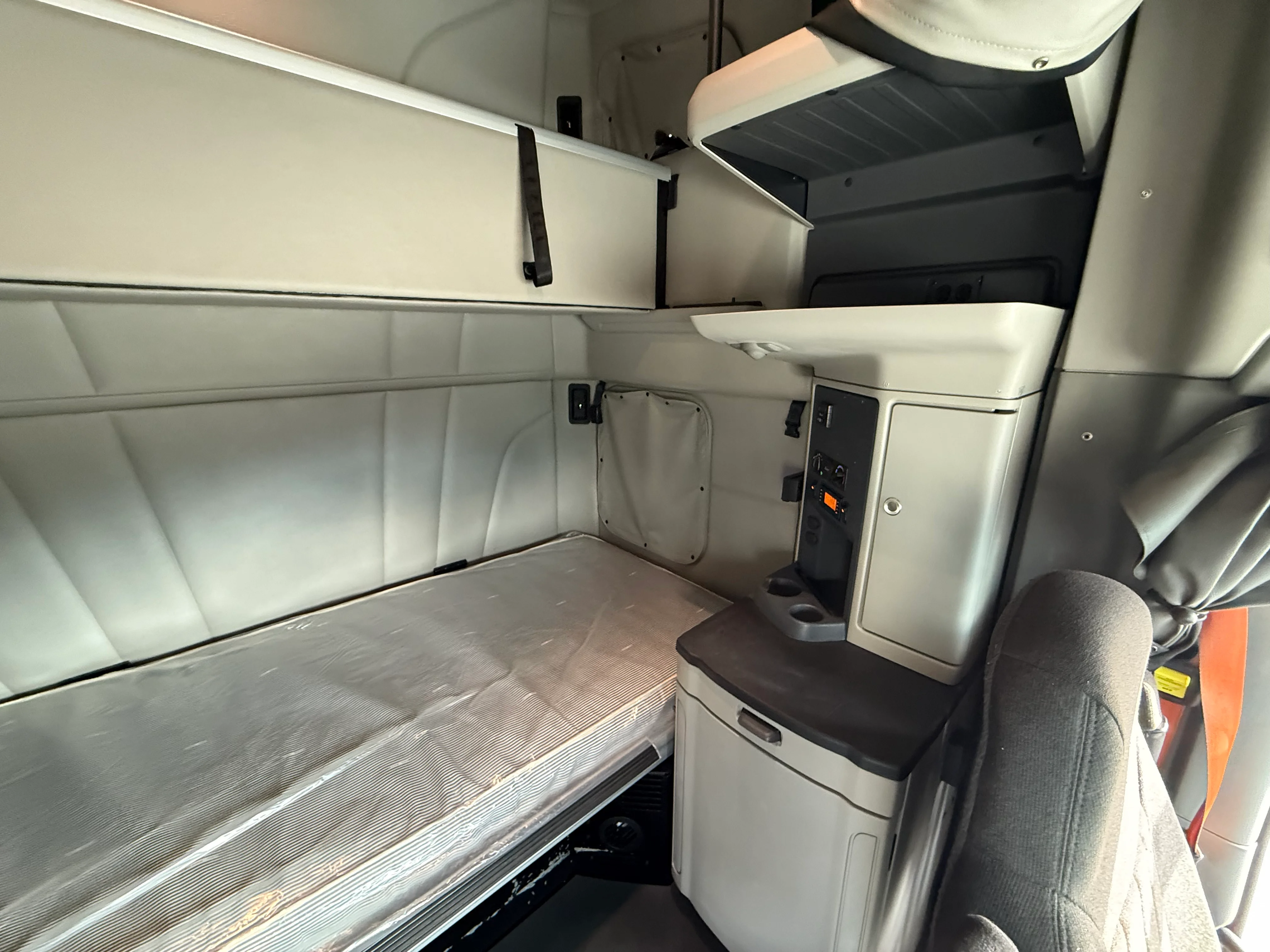 2021 Peterbilt 579 - image 14