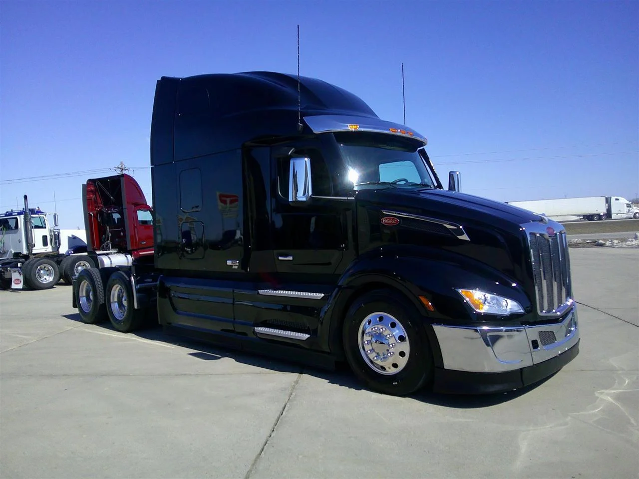 2027 Peterbilt 579 - image 2