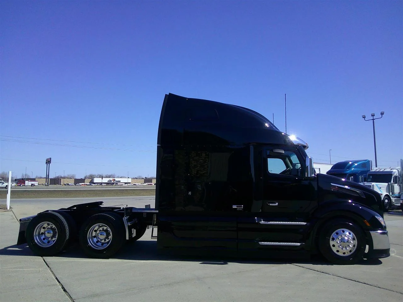 2027 Peterbilt 579 in Fargo, ND — photo 4
