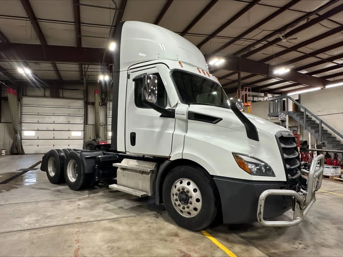 2023 Freightliner Cascadia in Allentown, PA — photo 3