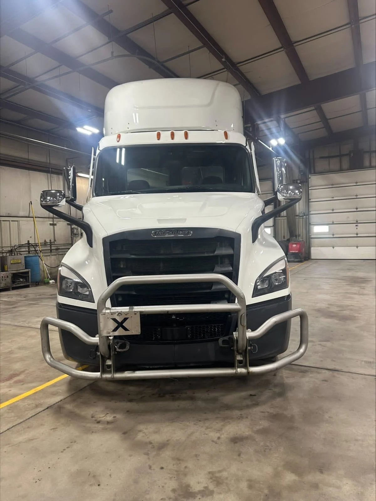 2023 Freightliner Cascadia in Allentown, PA — photo 2