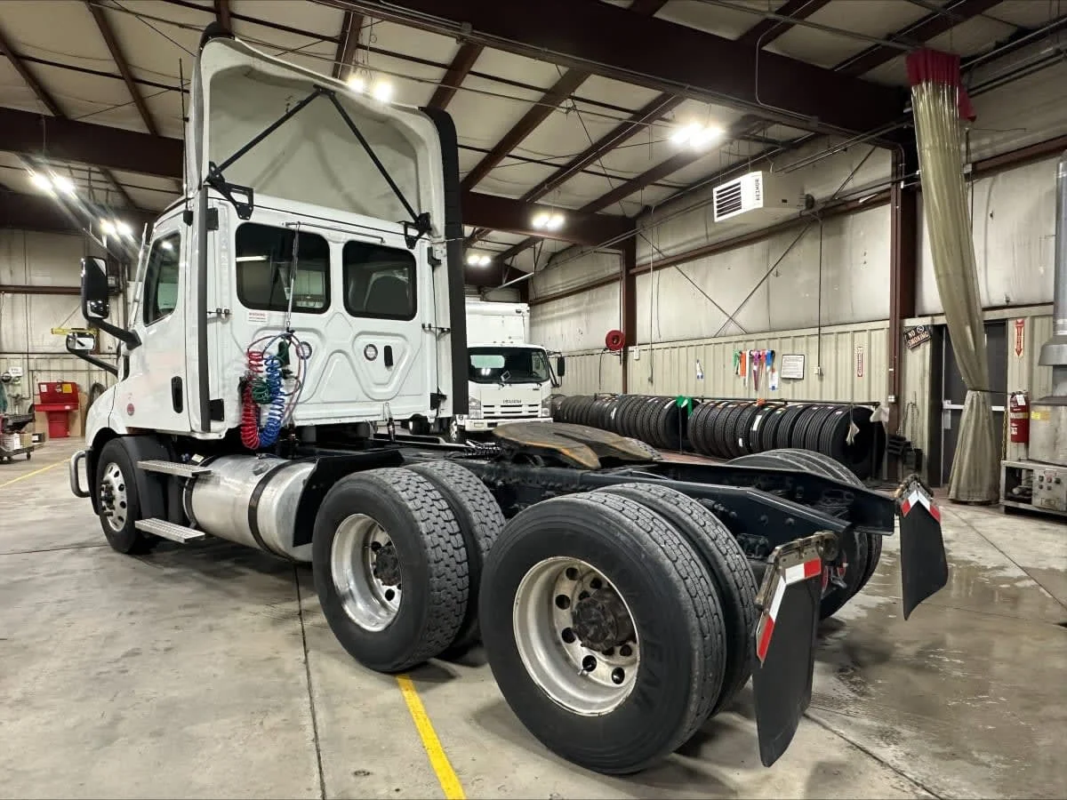 2023 Freightliner Cascadia in Allentown, PA — photo 6