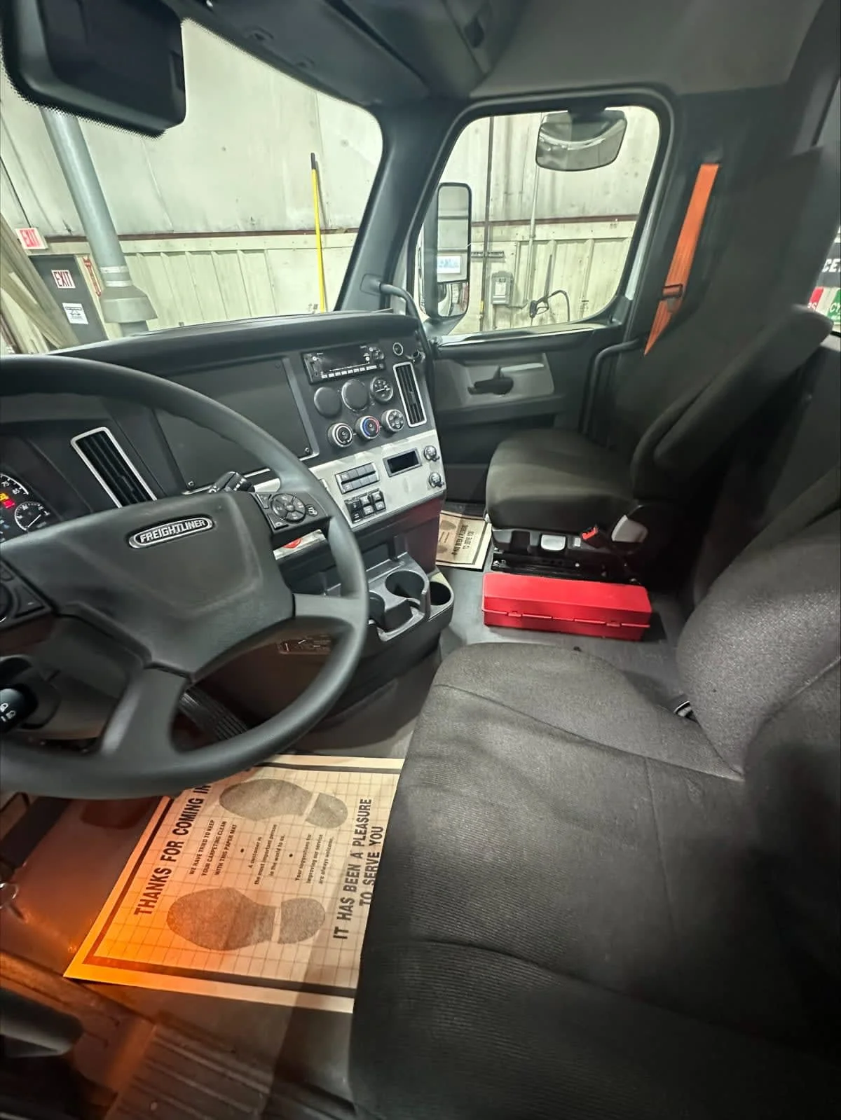 2023 Freightliner Cascadia in Allentown, PA — photo 7