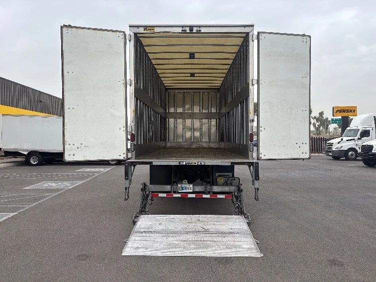 2022 Freightliner eM2 in Phoenix, AZ — photo 9