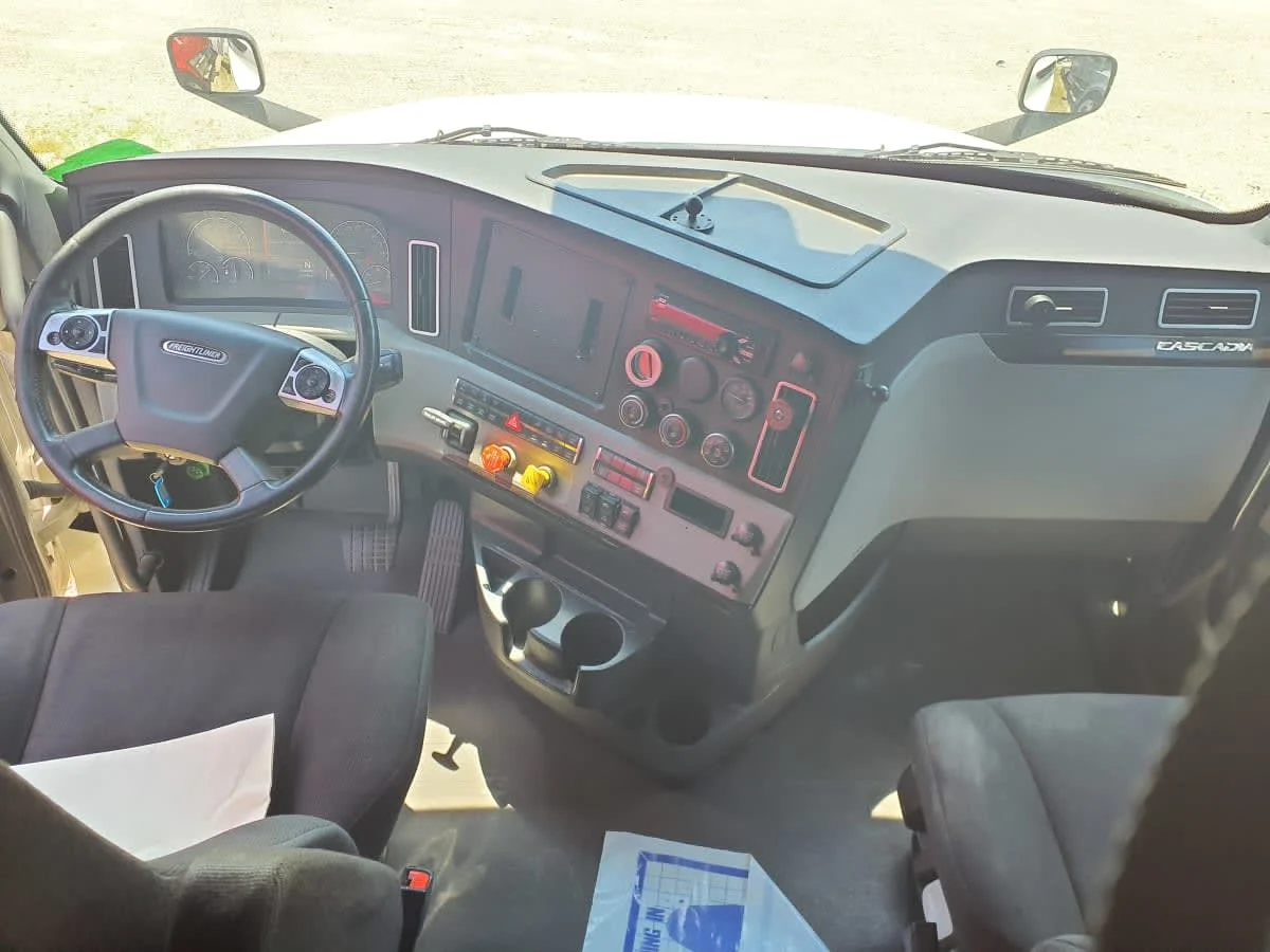 2020 Freightliner Cascadia in Indianapolis, IN — photo 7