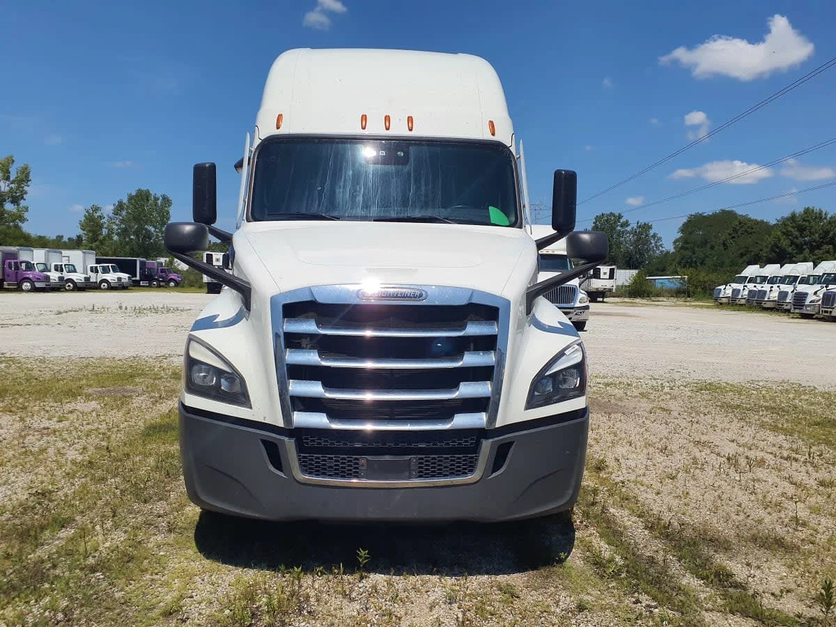 2020 Freightliner Cascadia in Indianapolis, IN — photo 2