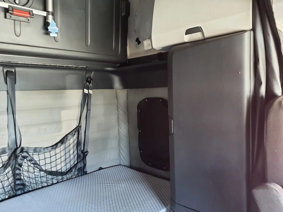 2020 Freightliner Cascadia in Indianapolis, IN — photo 12