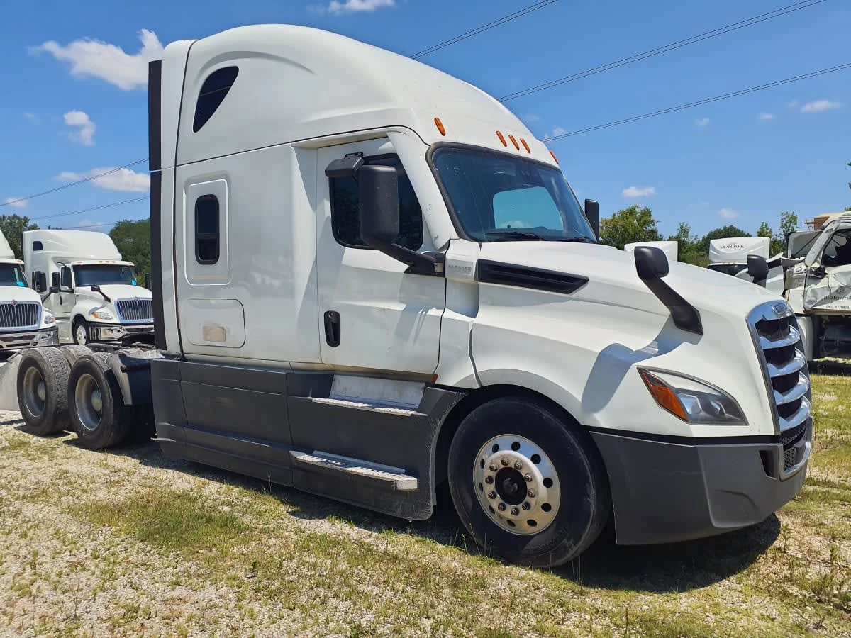 2020 Freightliner Cascadia in Indianapolis, IN — photo 3