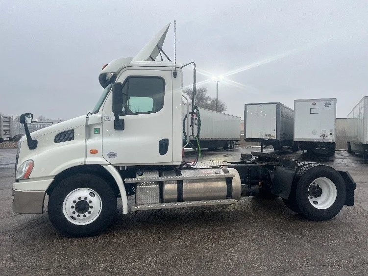 2020 Freightliner Cascadia in Elkhart, IN — photo 4