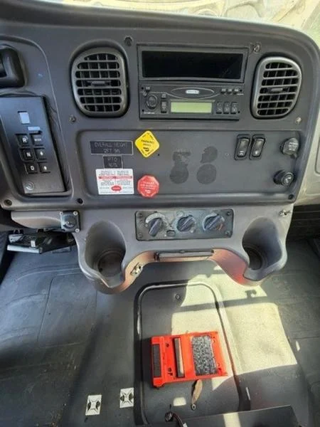 2007 Freightliner M2 106 — photo 14
