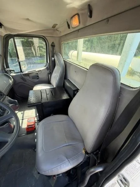 2007 Freightliner M2 106 — photo 13