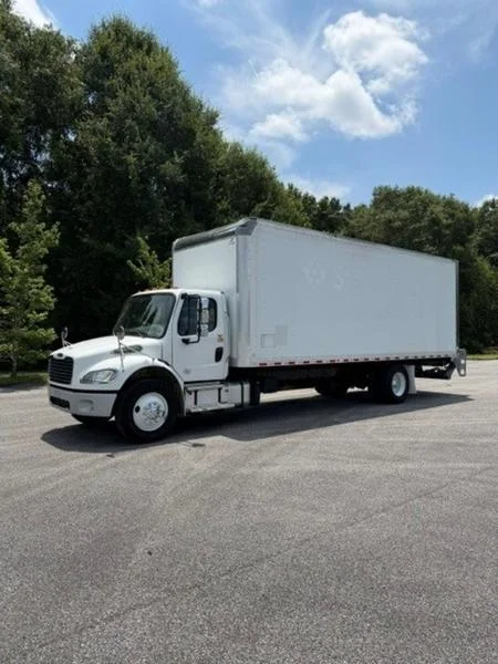 2007 Freightliner M2 106 — photo 21
