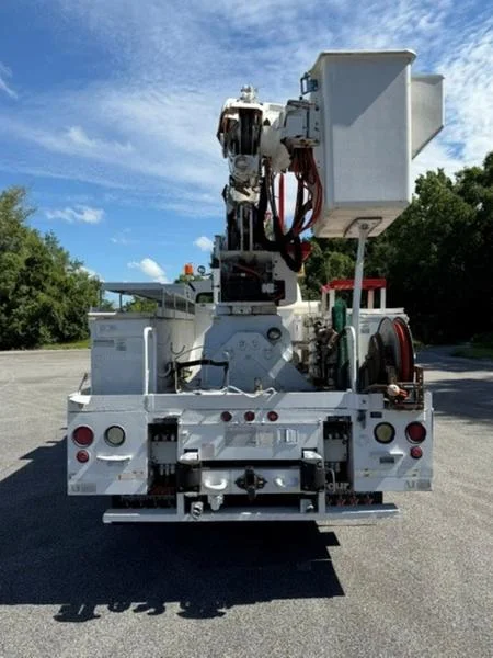 2007 Freightliner M2 106 — photo 6