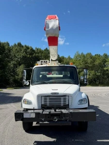 2007 Freightliner M2 106 — photo 2