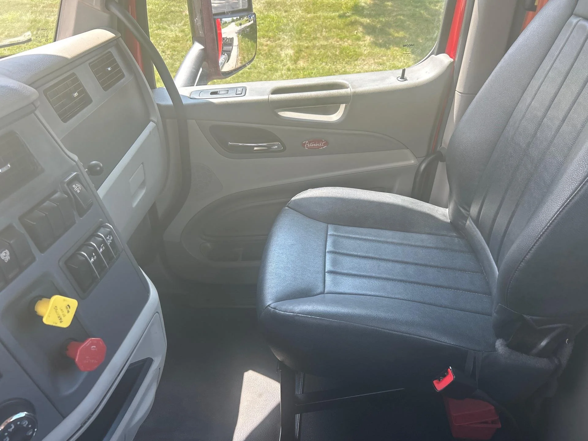 2021 Peterbilt 579 in Lima, OH — photo 16