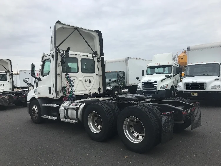2021 Freightliner Cascadia - image 5