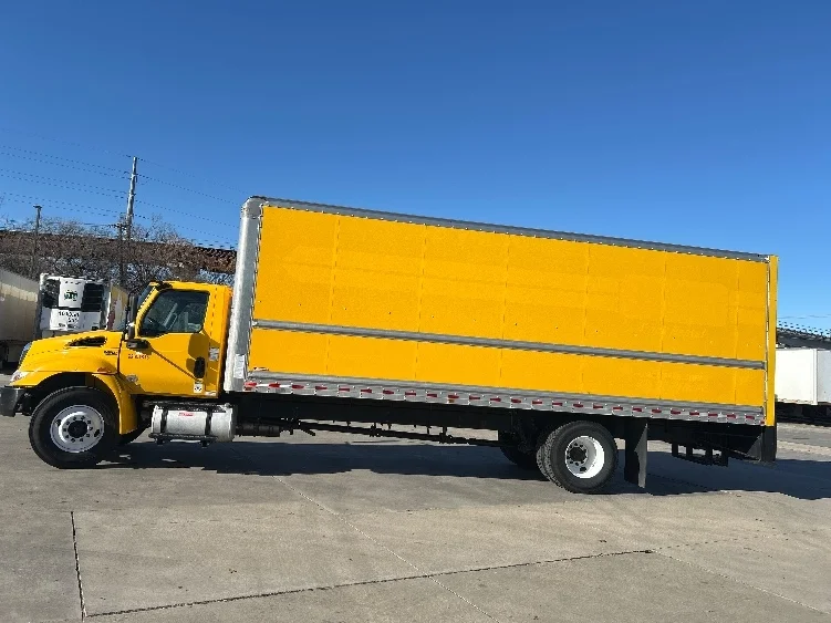 2021 International MV - image 4