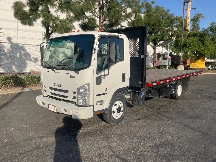 2016 Isuzu NPR - image 3