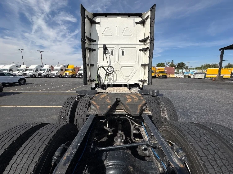 2023 Freightliner Cascadia in Torrance, CA — photo 6