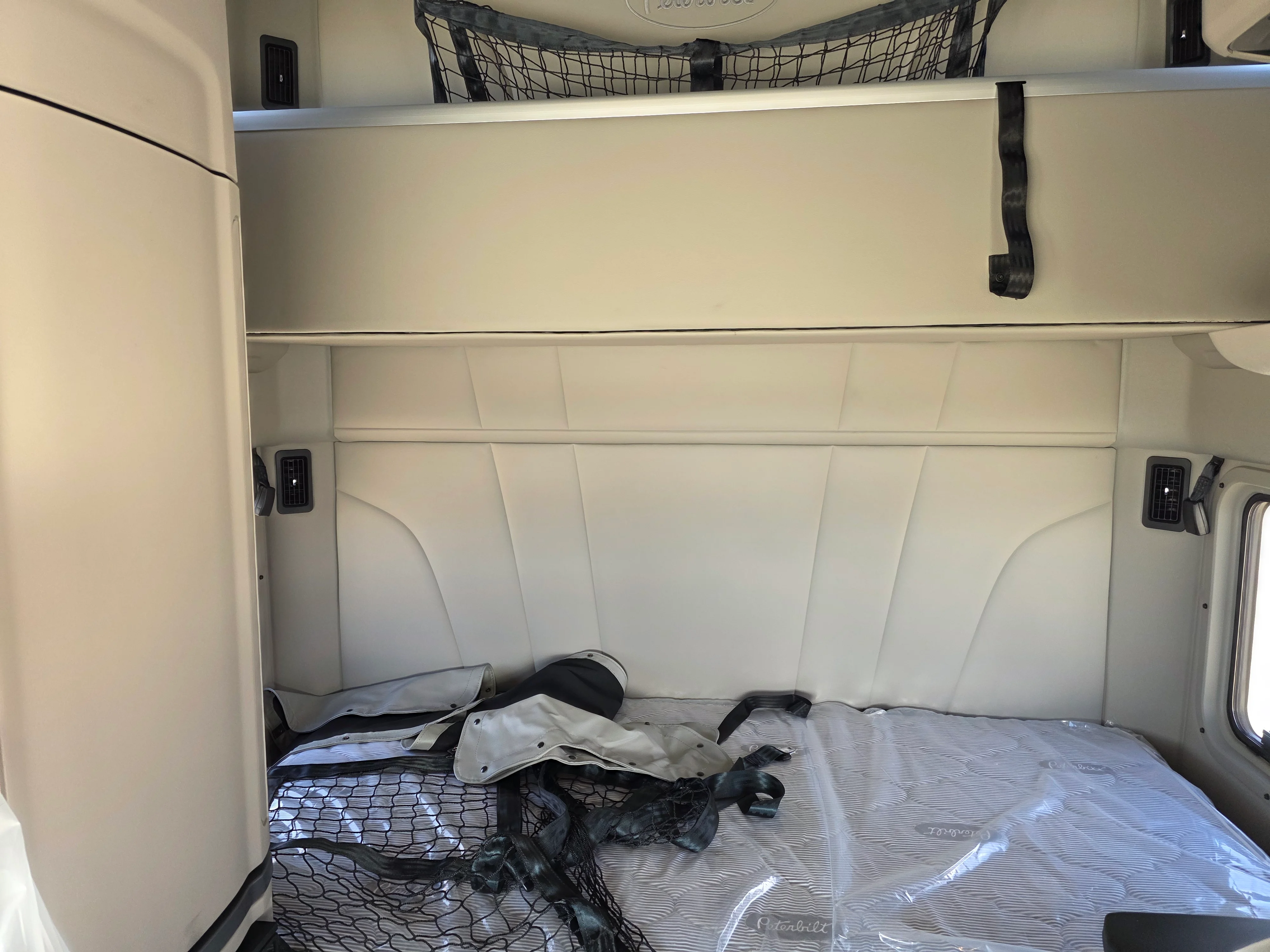 2027 Peterbilt 579 in Portland, OR — photo 10