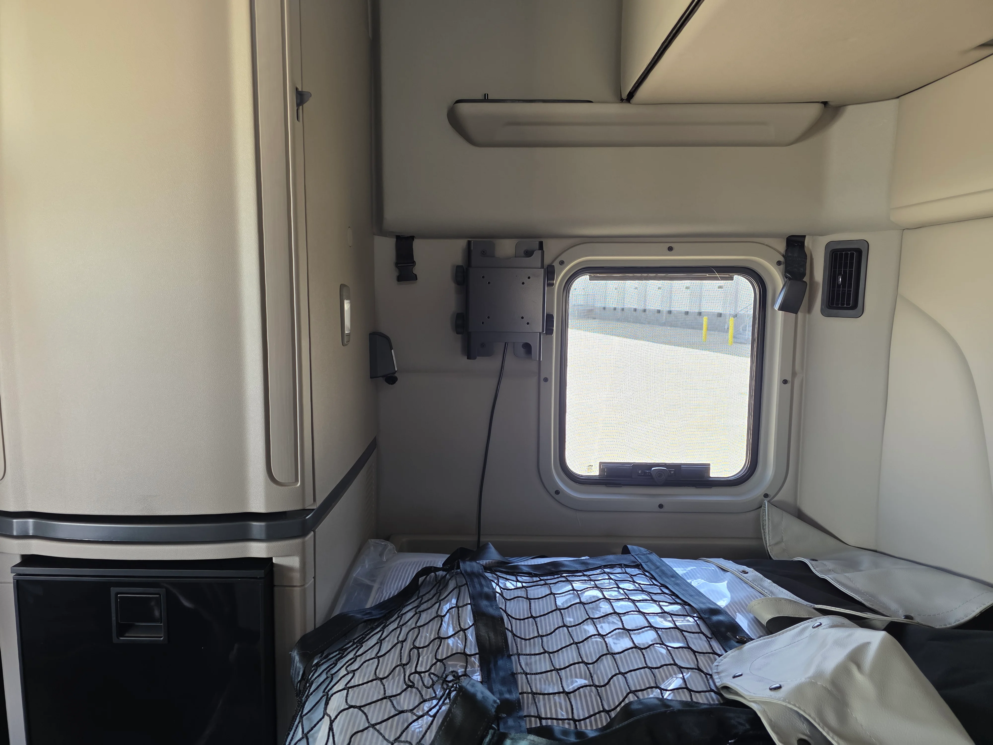 2027 Peterbilt 579 in Portland, OR — photo 11