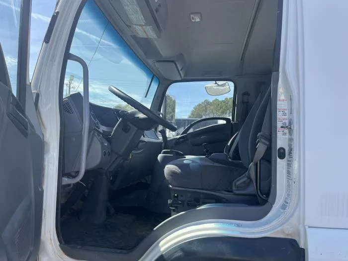 2019 Isuzu FTR - image 9