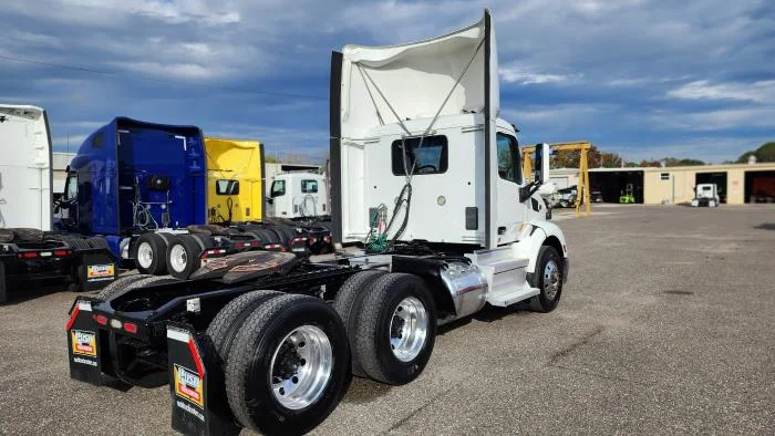 2020 Peterbilt 579 - image 6