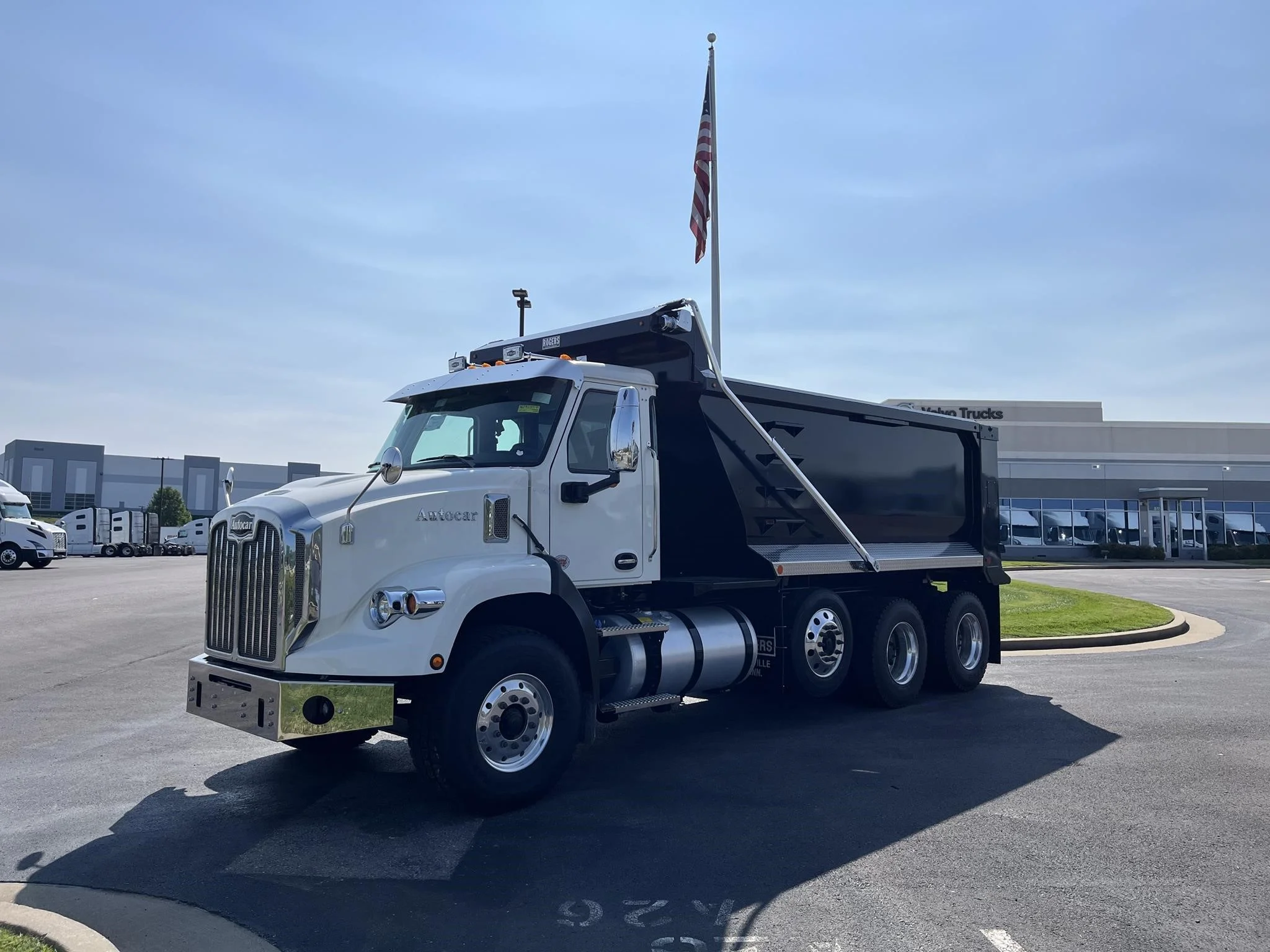 2025 Autocar DC-64 - image 5