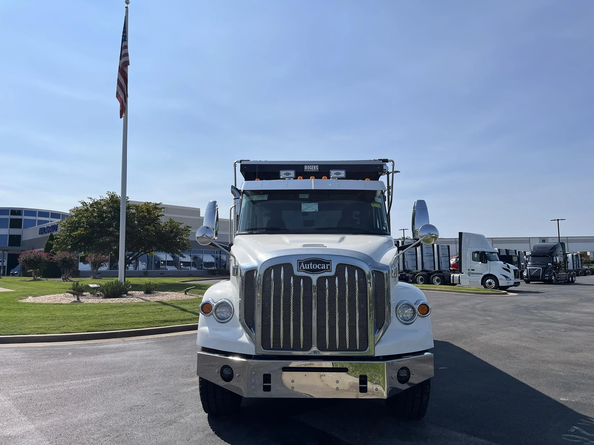 2025 Autocar DC-64 in La Vergne, TN — photo 8