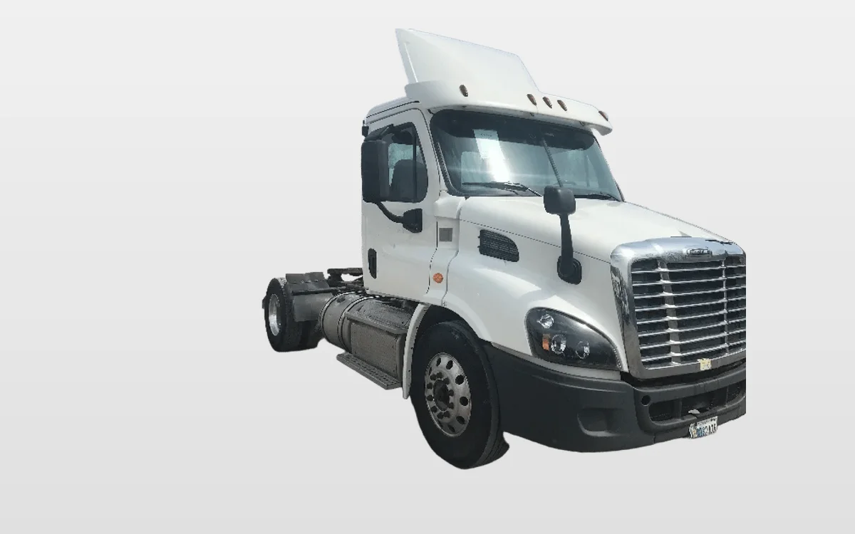 2018 Freightliner Cascadia - image 1