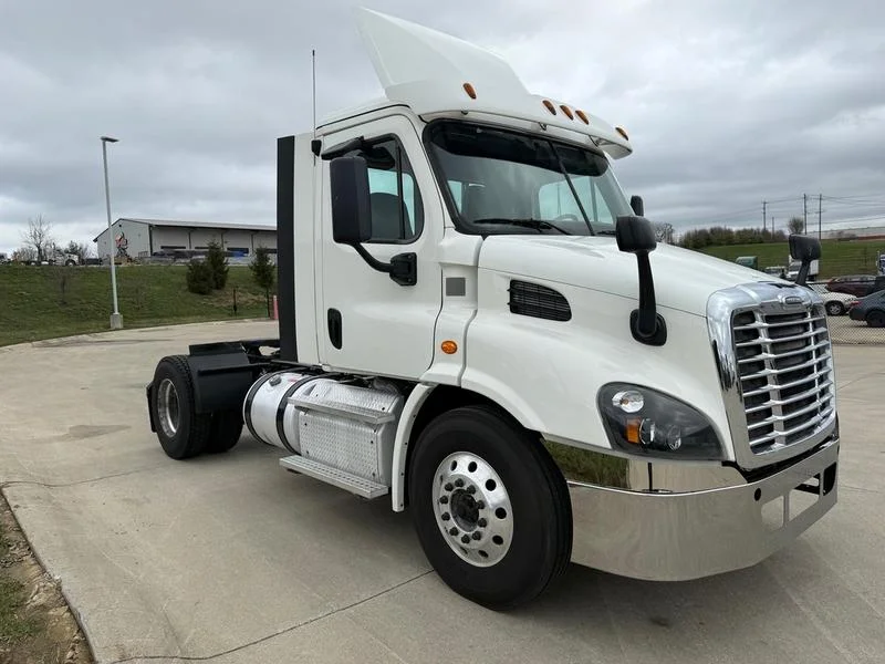 2017 Freightliner Cascadia - image 7
