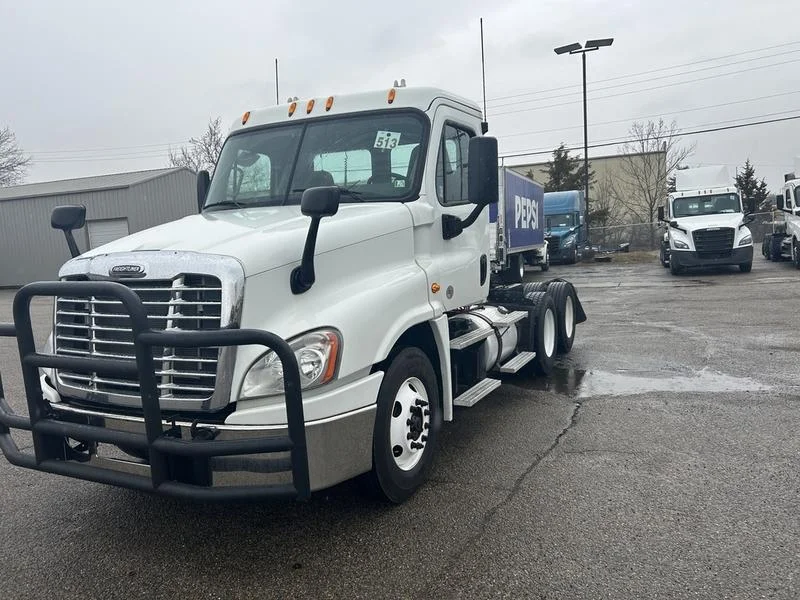 2017 Freightliner Cascadia - image 9